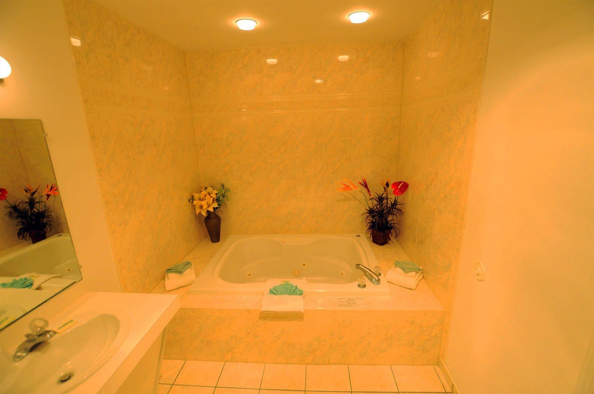 Riviera Resort & Suites Wildwood Bagian luar foto